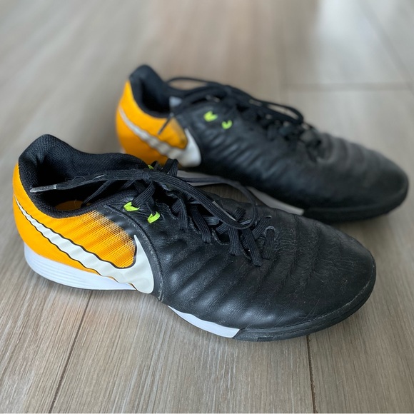 Women’s Nike Field Hockey shoes - Picture 4 of 4